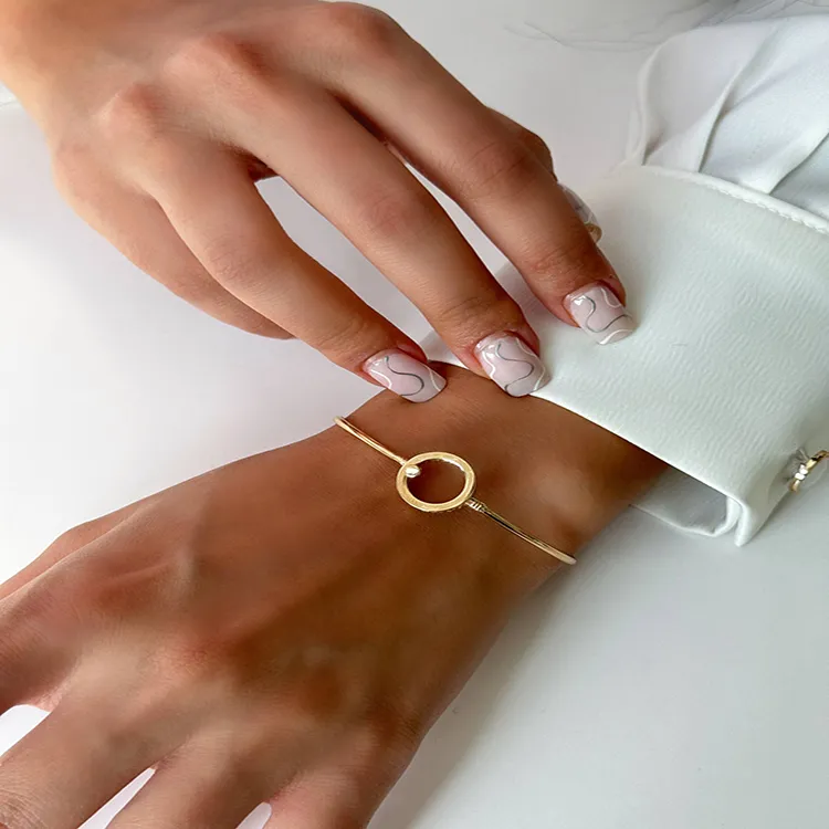 بنگل طلا زنانه دایره مدل