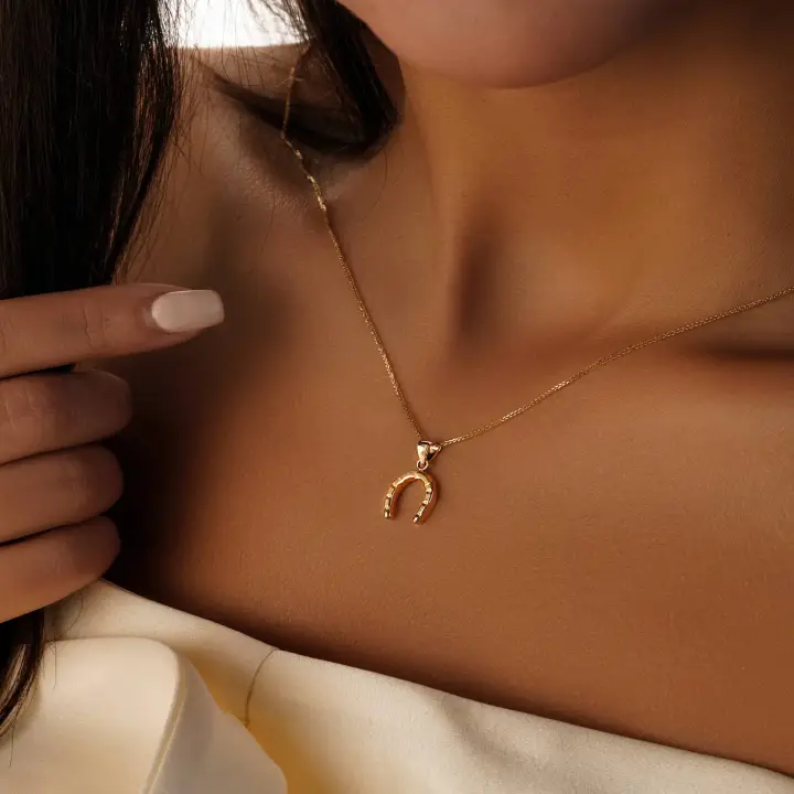 آویز نعل اسب