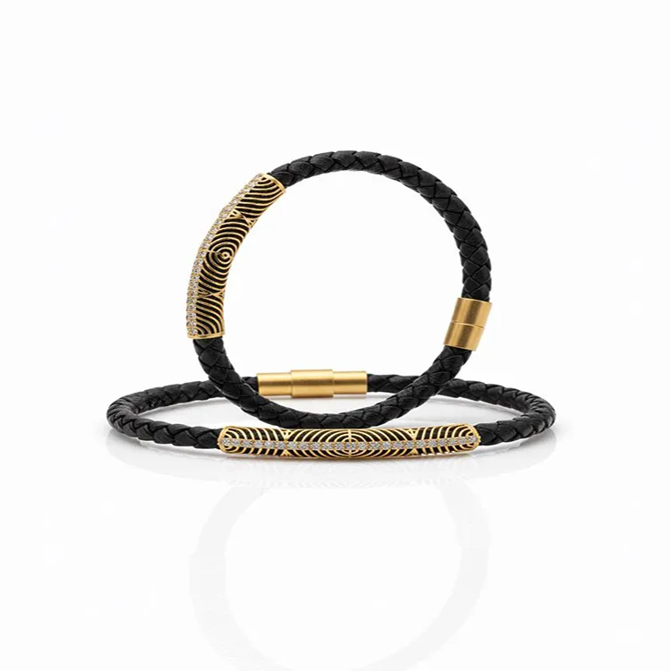 دستبند چرم زنانه با پلاک طلا طرح فیوژن با نگین