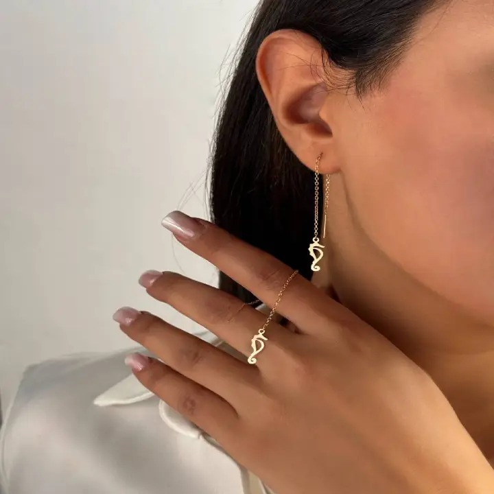 گوشواره بخیه اسب ابی thread-hippo-earring