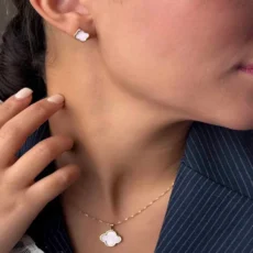 گوشواره ونکلیف سفید صدفی